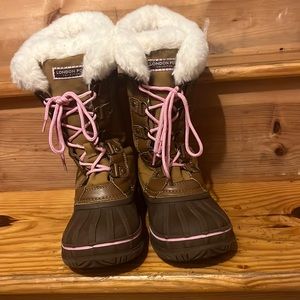 Girls snow boots size 4